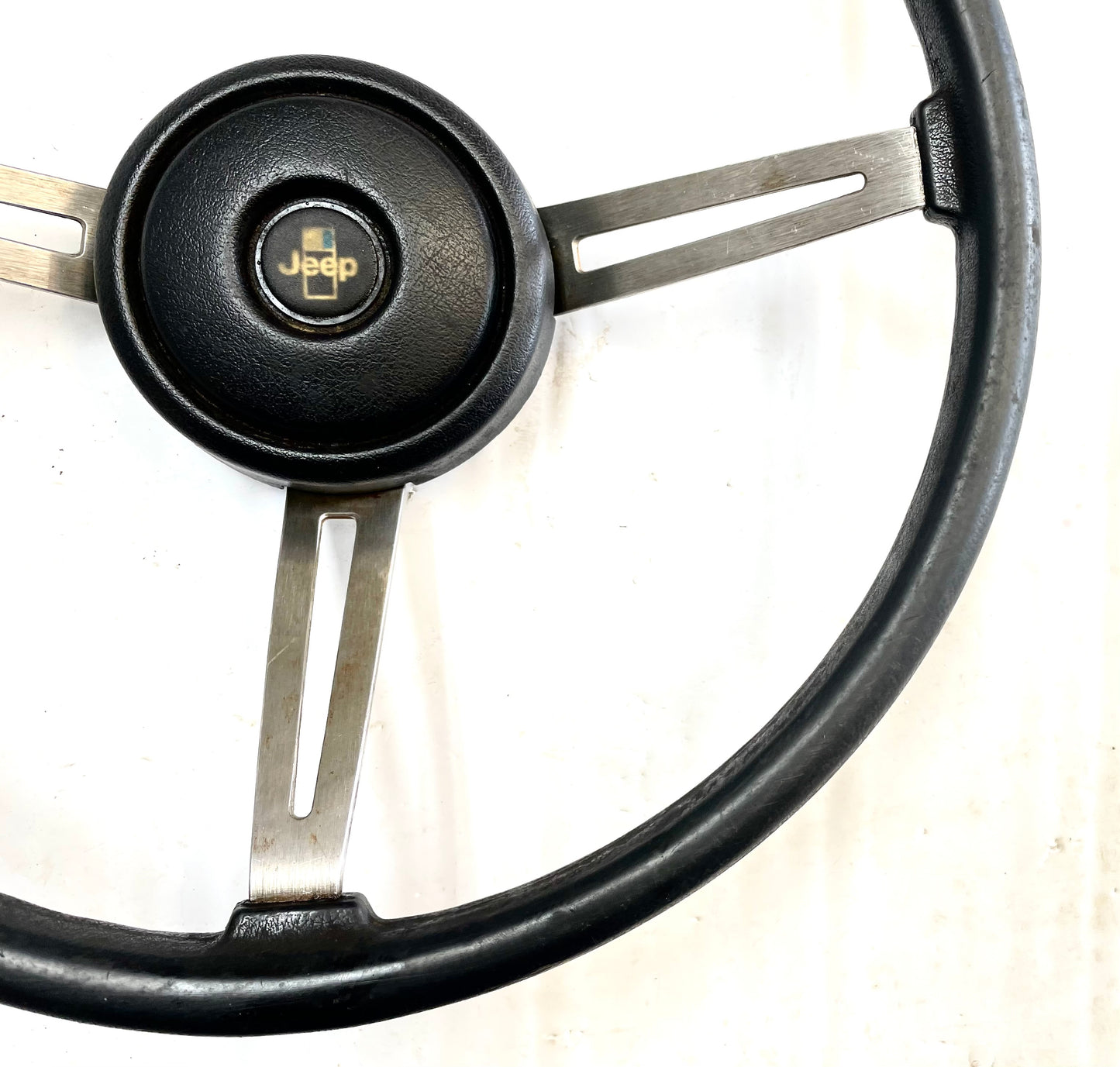 Volante Jeep CJ CJ5 CJ7 76-86 Botón de bocina AMC negro J10 Cherokee AMC FSJ[1] 