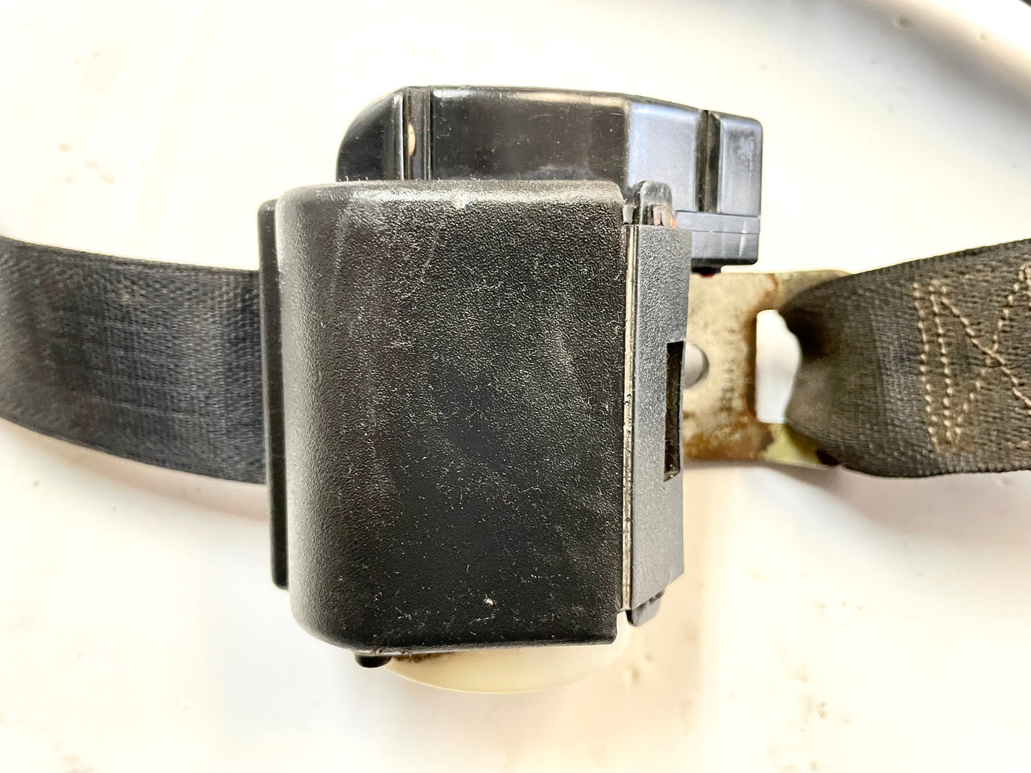 Retractor de cinturón de seguridad delantero derecho para Jeep TJ (03-06 Wrangler), color negro. ENVÍO GRATIS. 