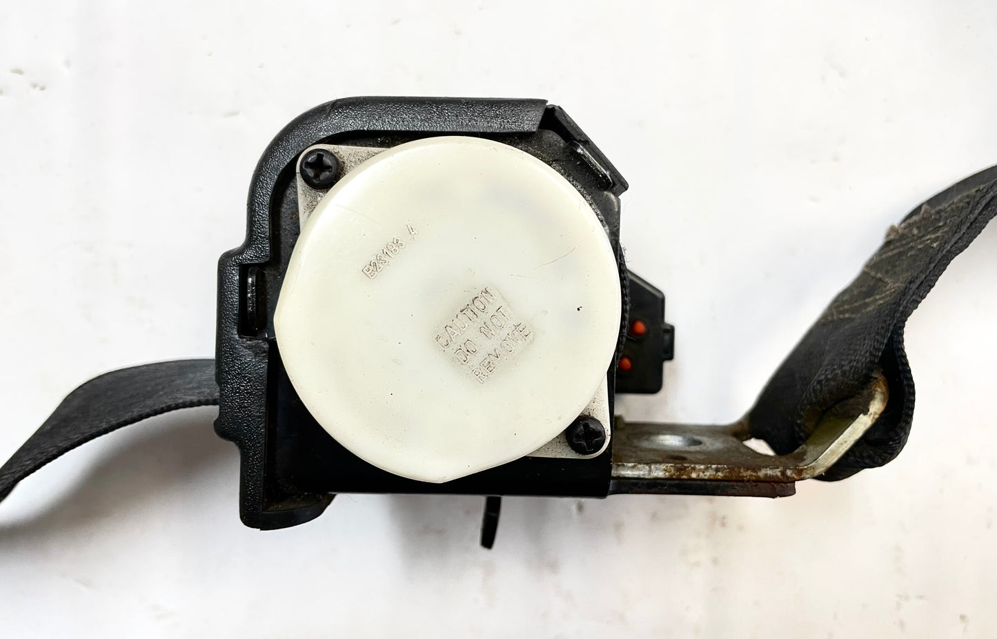 Retractor de cinturón de seguridad delantero derecho para Jeep TJ (03-06 Wrangler), color negro. ENVÍO GRATIS. 