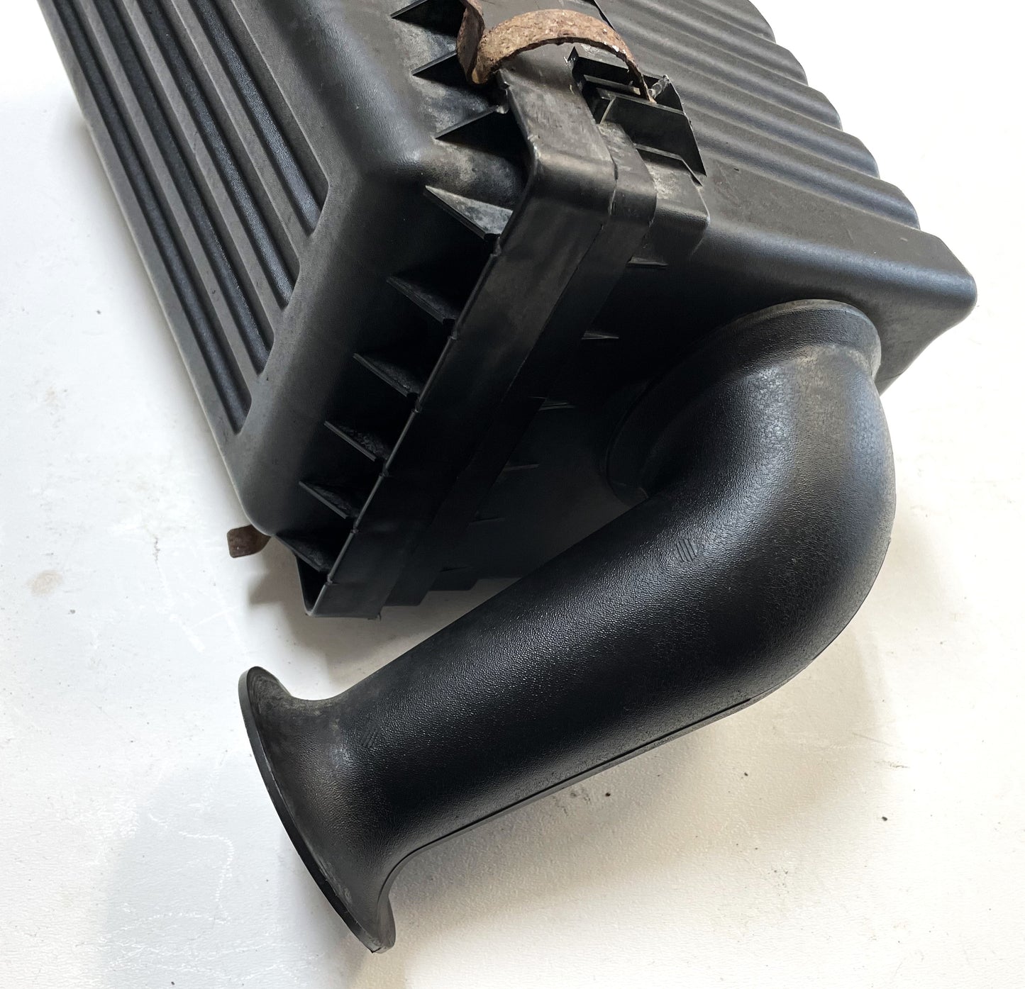 Jeep 05-06 TJ Wrangler 4.0 Air Cleaner Six Cylinder Filter Box Fresh Air Intake