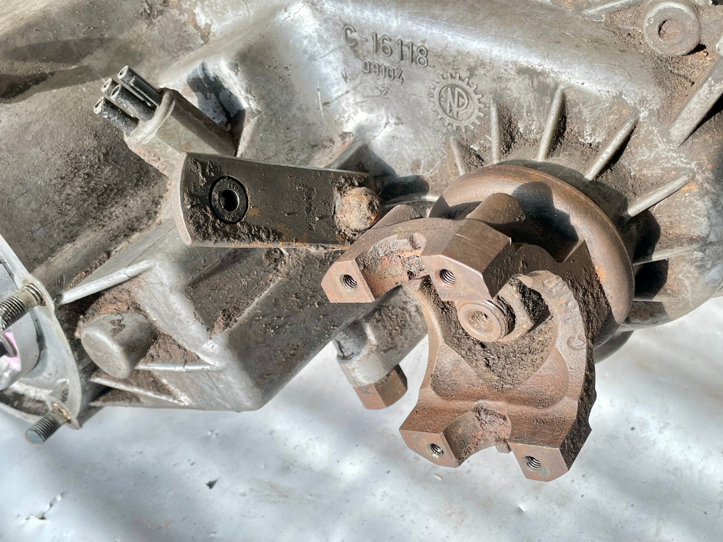 Jeep YJ Wrangler NP231 transfer case 6 cylinder AUTOMATIC 23 spline New Process