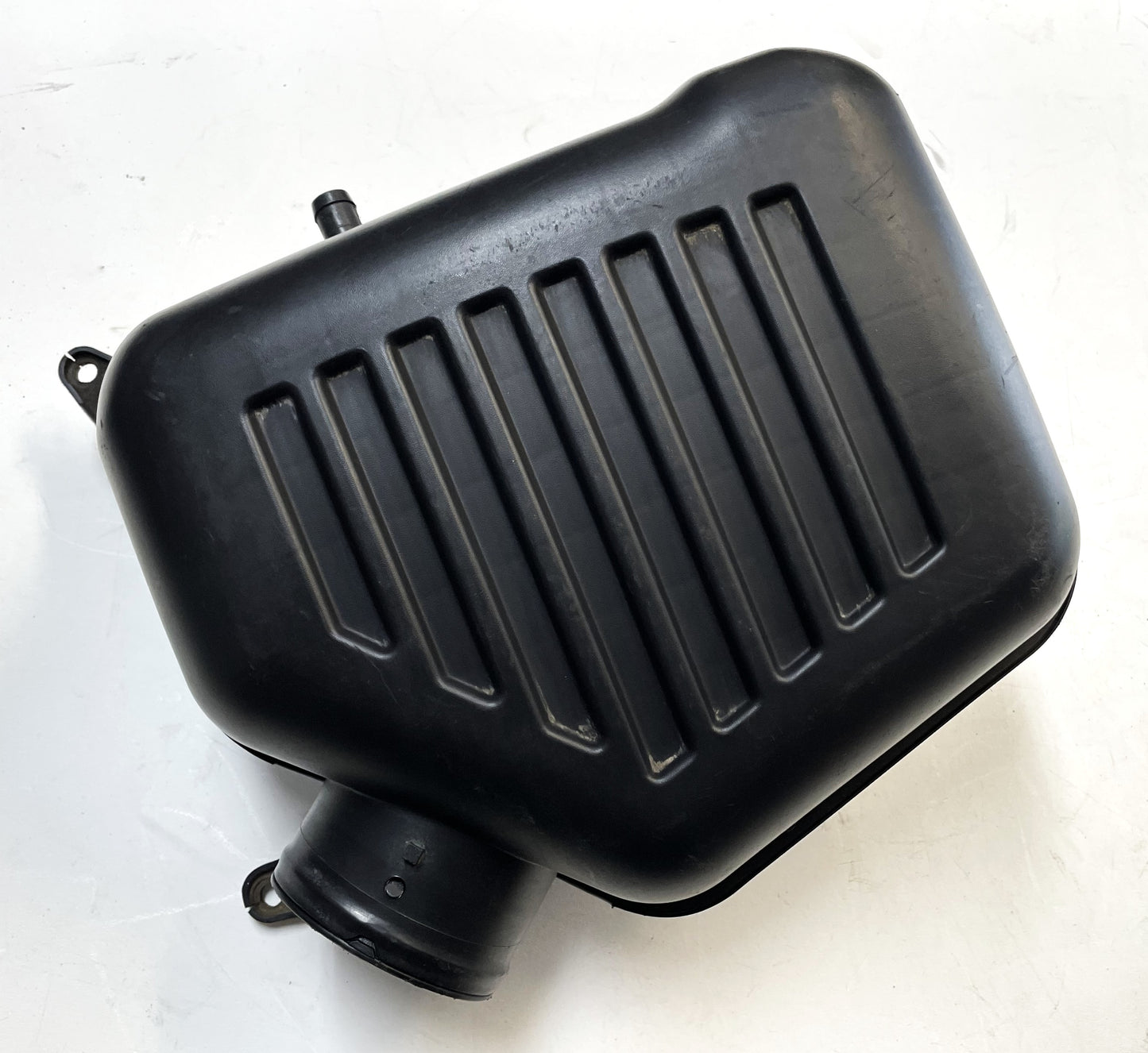 Jeep Wrangler TJ 2.5 Four Cylinder Air Cleaner Filter Intake Connector Tube Lid