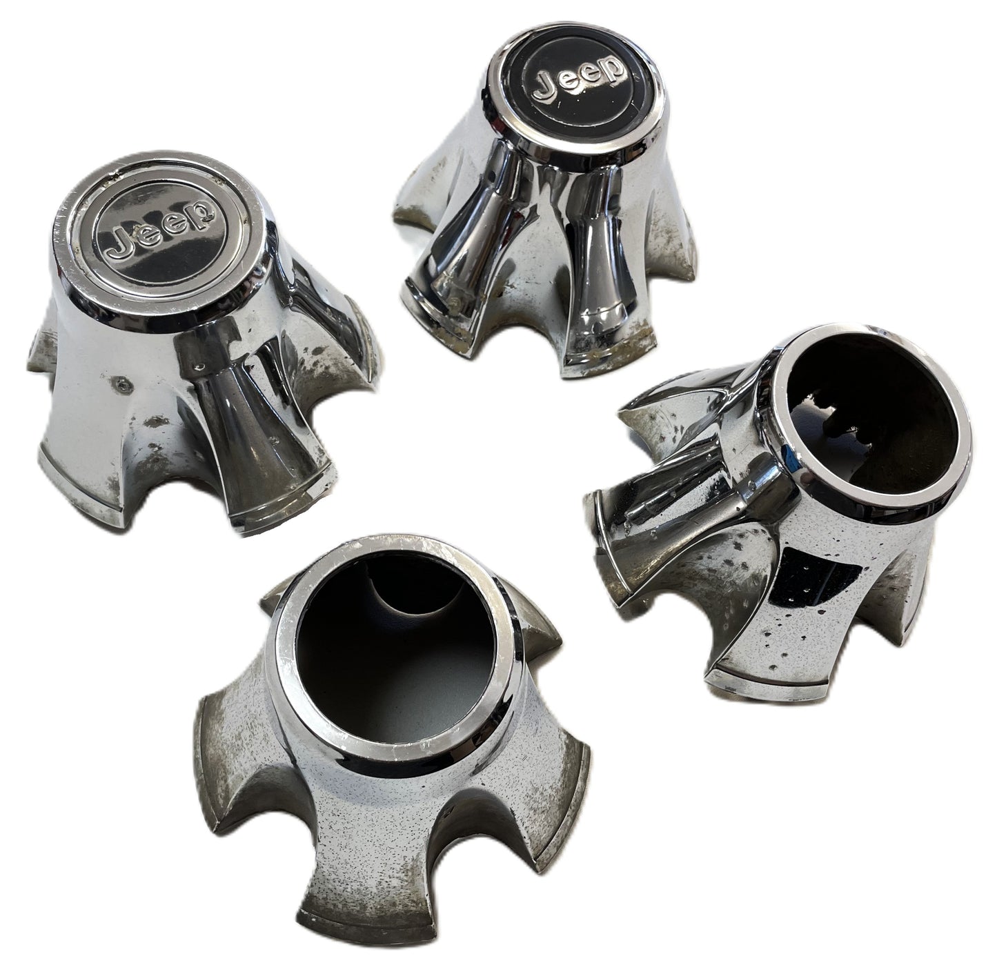 Tapacubos cromados de fábrica para Jeep CJ, CJ5 y CJ7. Tapacubos Laredo de fábrica. 