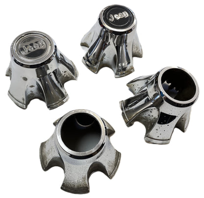 Tapacubos cromados de fábrica para Jeep CJ, CJ5 y CJ7. Tapacubos Laredo de fábrica. 