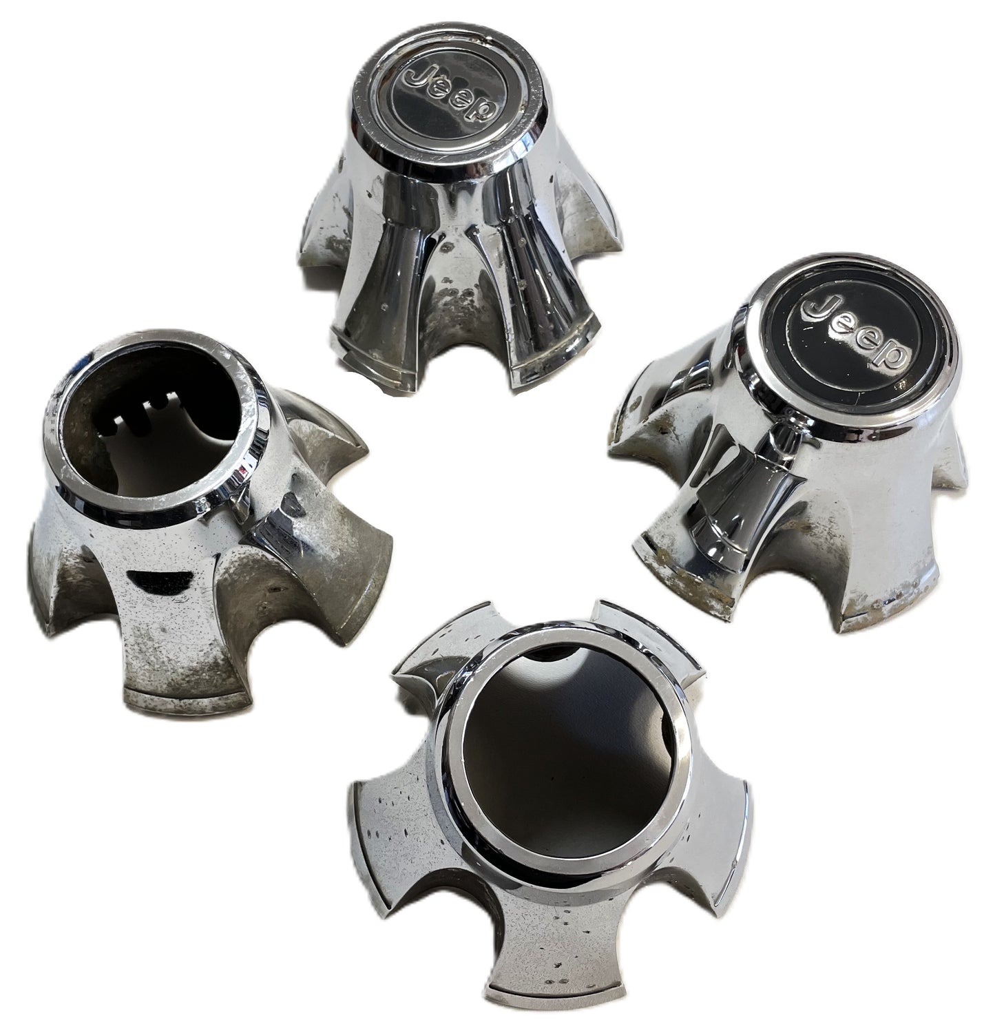 Tapacubos cromados de fábrica para Jeep CJ, CJ5 y CJ7. Tapacubos Laredo de fábrica. 