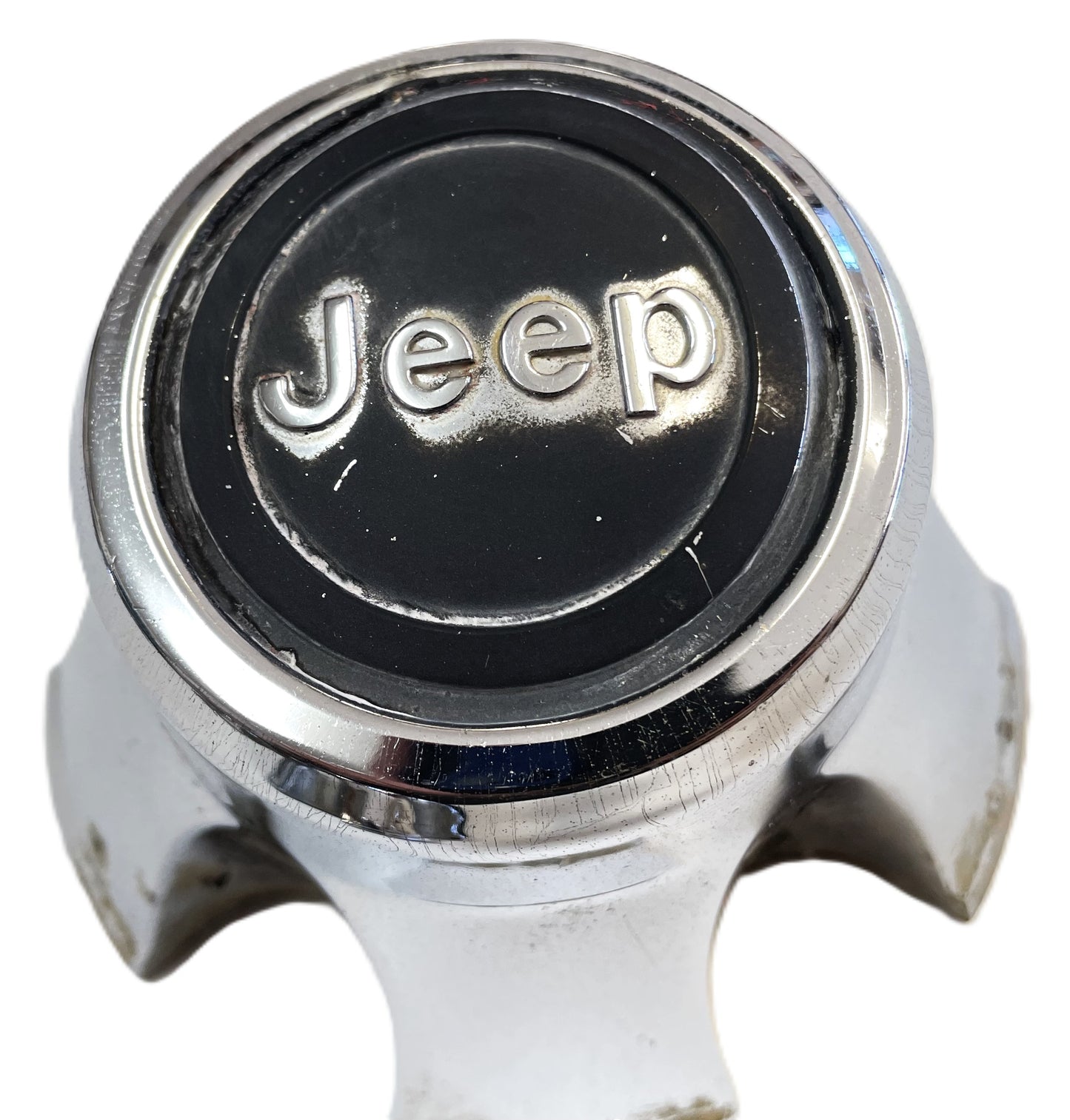 Tapacubos cromados de fábrica para Jeep CJ, CJ5 y CJ7. Tapacubos Laredo de fábrica. 