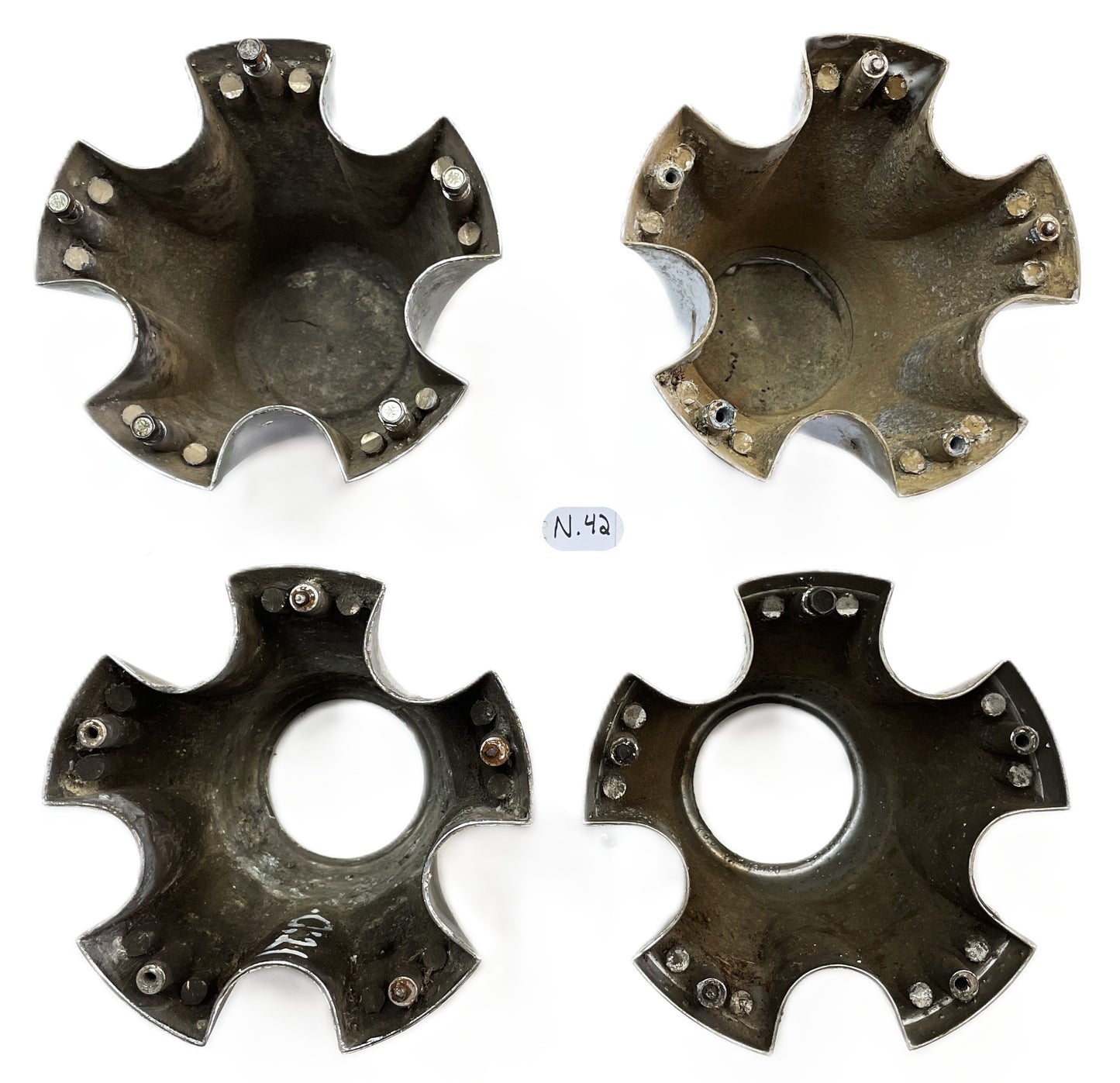 Tapacubos cromados de fábrica para Jeep CJ, CJ5 y CJ7. Tapacubos Laredo de fábrica. 