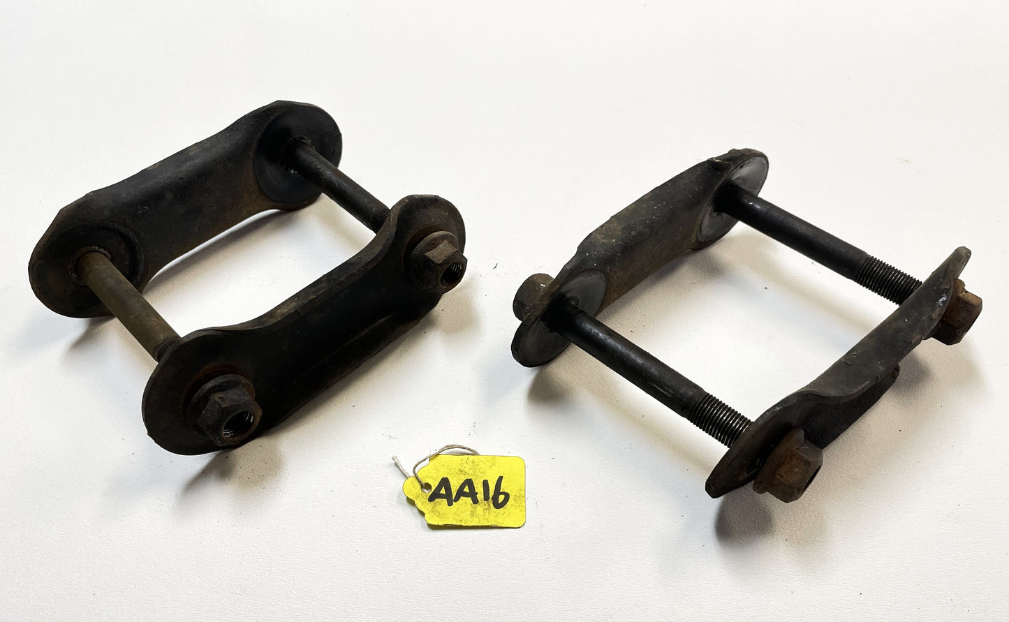 Grilletes Jeep YJ con pernos 87-95 Wrangler Ballestas delanteras y traseras ¡ENVÍO GRATIS! 