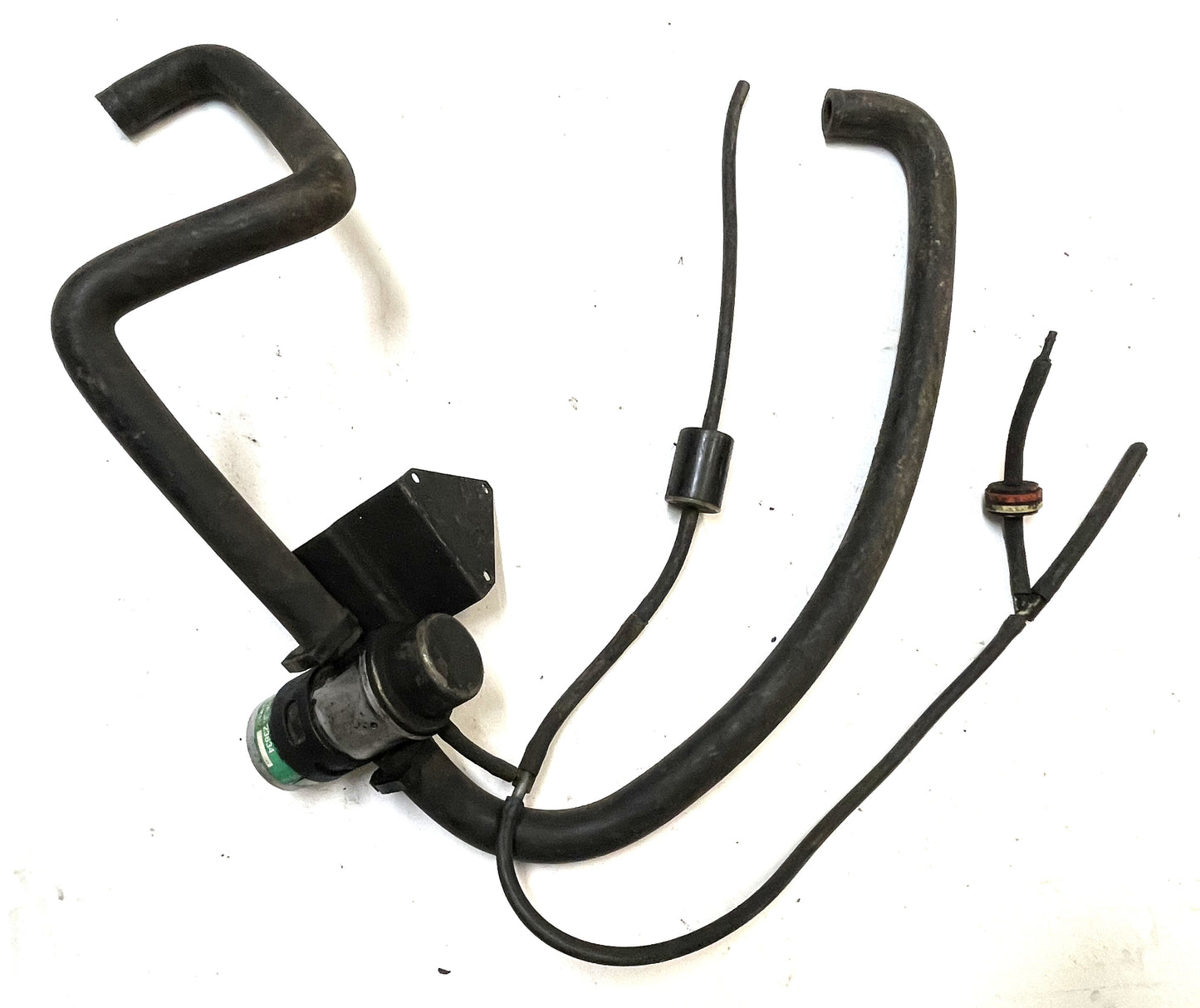 Soporte desviador de emisiones de válvula smog de seis cilindros Jeep 4.2 3223634 CJ7 CJ5 AMC.