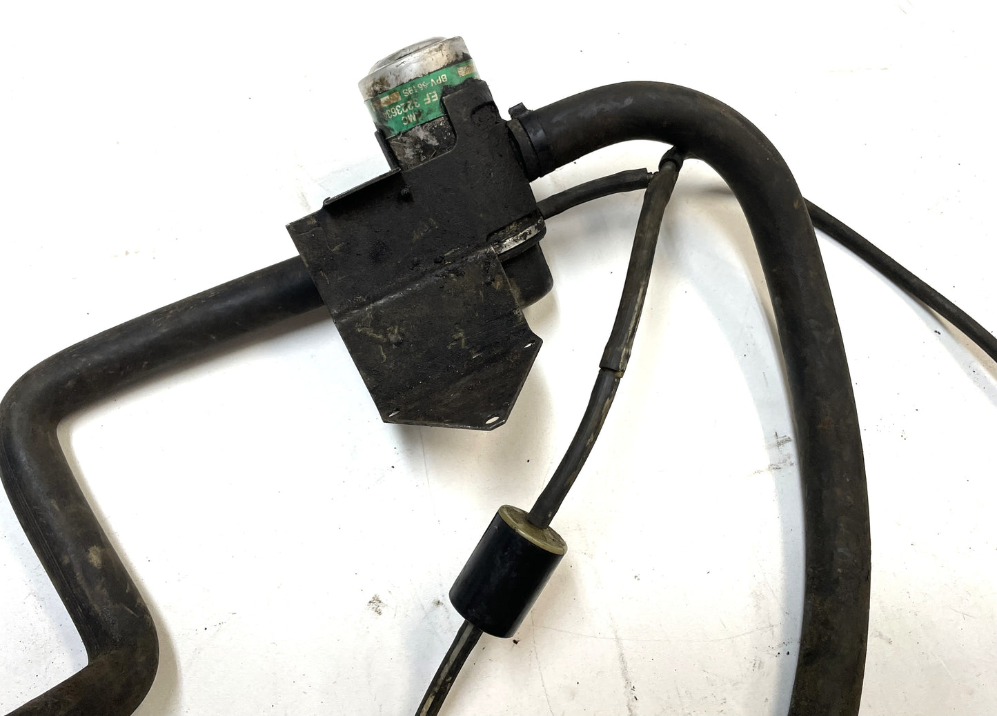 Soporte desviador de emisiones de válvula smog de seis cilindros Jeep 4.2 3223634 CJ7 CJ5 AMC.