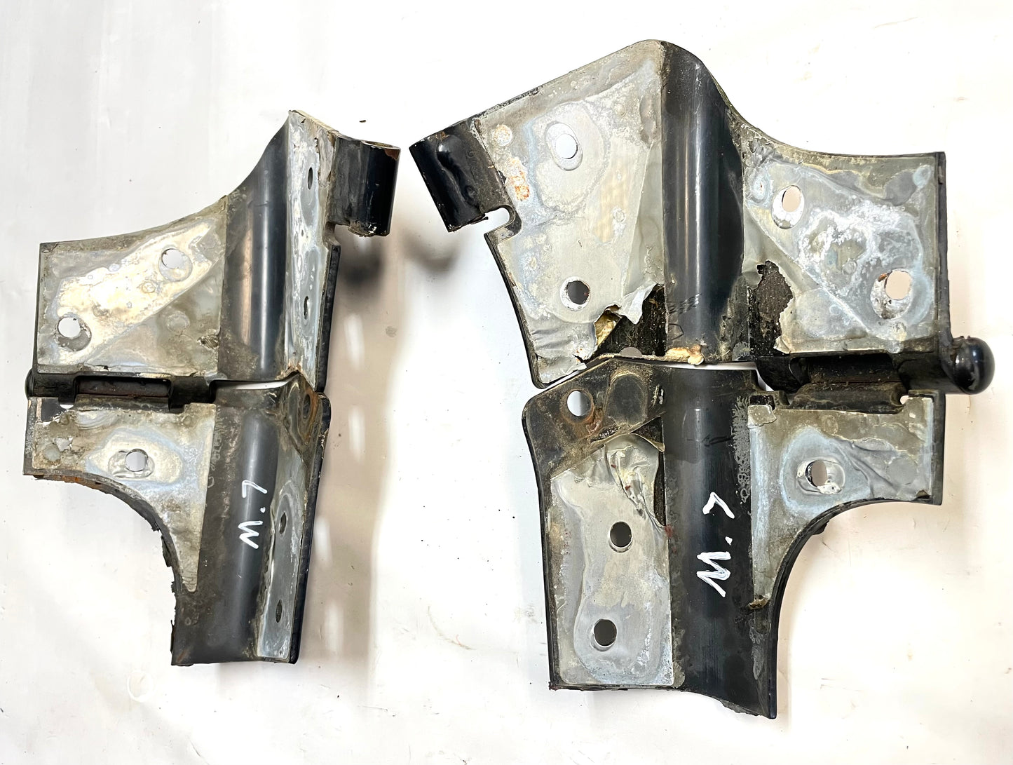 Jeep TJ windshield hinges fits 97-06 Wrangler Left Right Hinge black