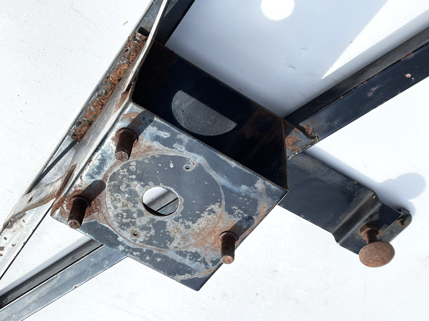 Porta llantas de repuesto de fábrica Jeep CJ CJ7 CJ8 abatible SIN SOPORTES 