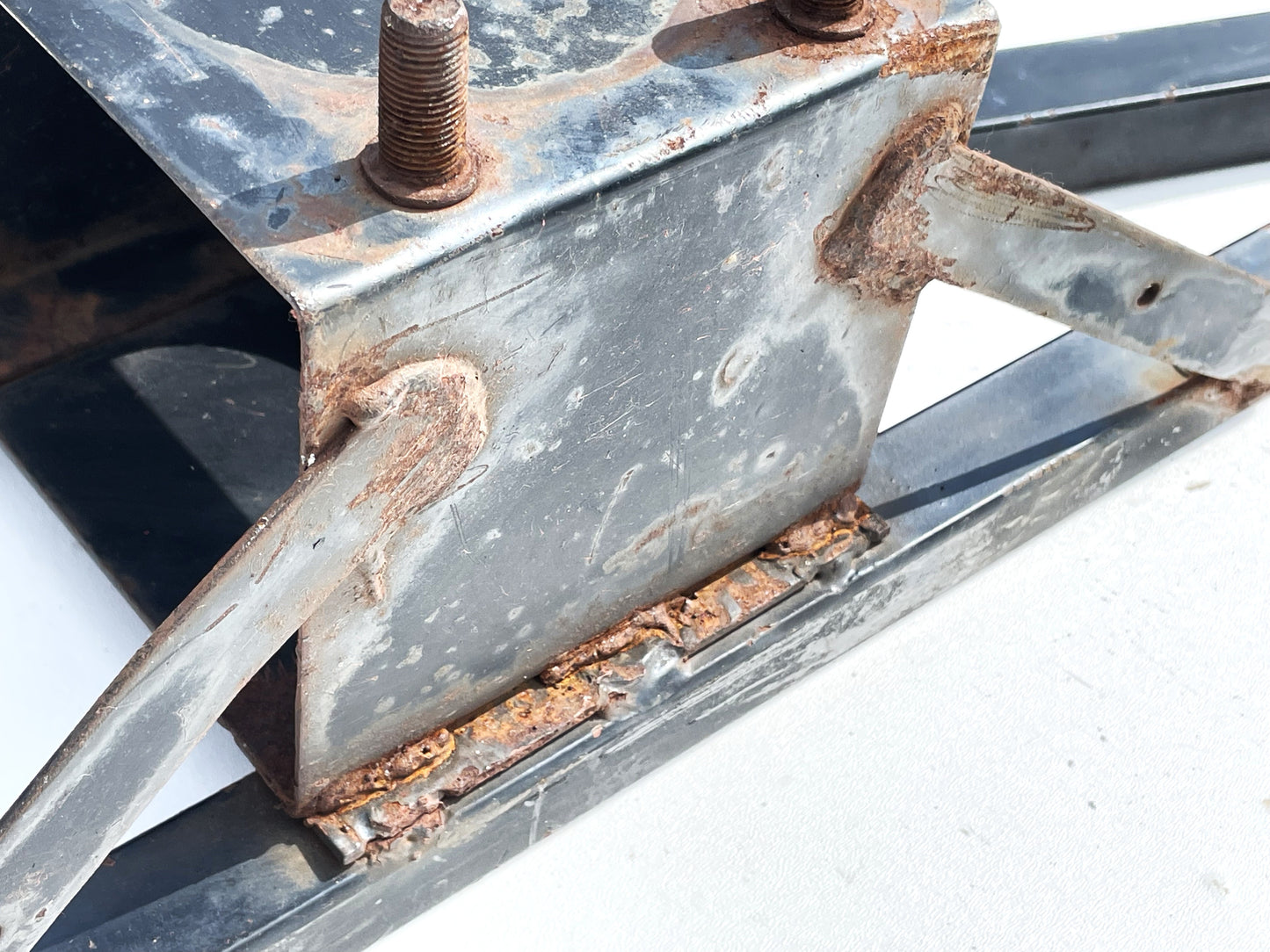 Porta llantas de repuesto de fábrica Jeep CJ CJ7 CJ8 abatible SIN SOPORTES 