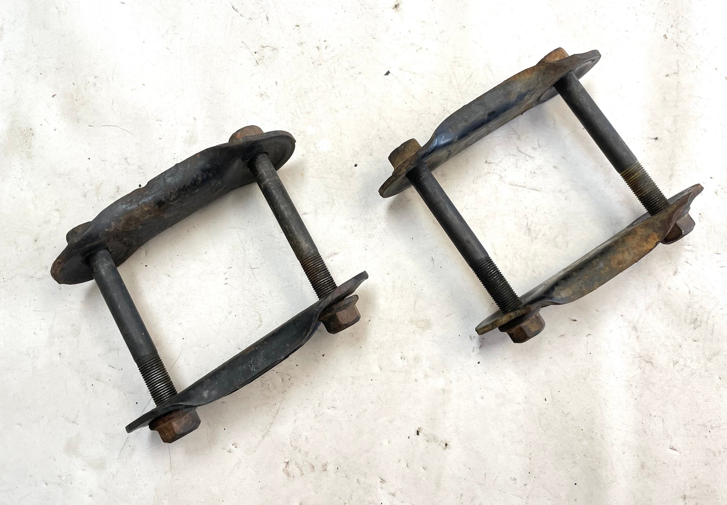 Jeep YJ shackles with bolts 87-95 Wrangler Front and Back leaf springs FREE SHIP