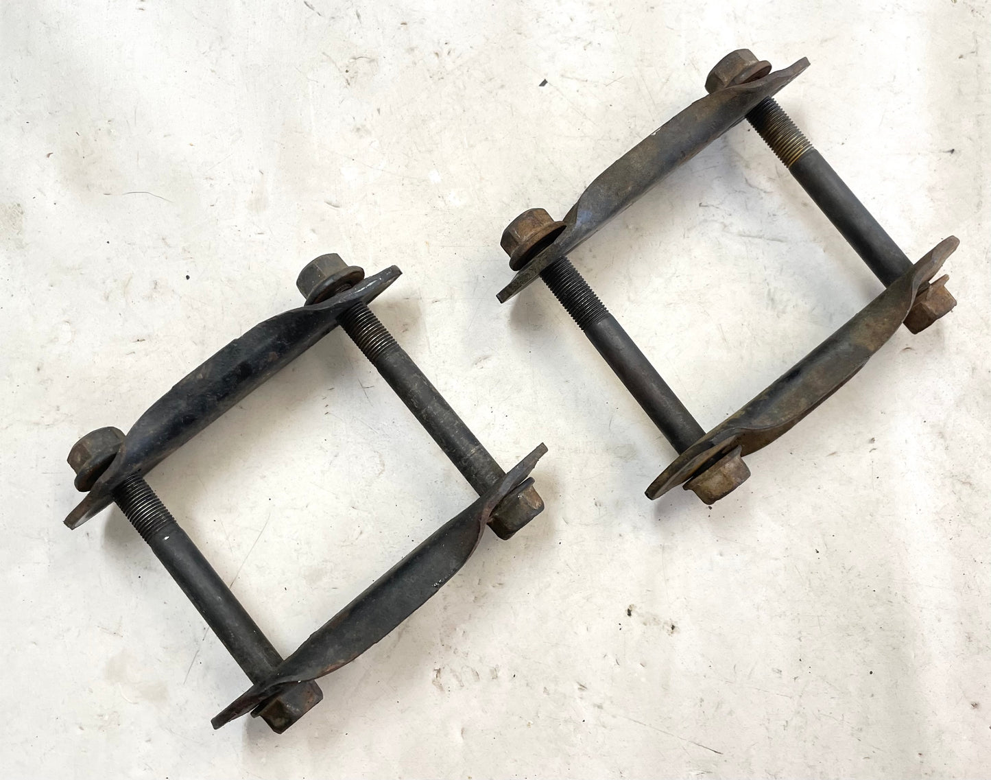 Jeep YJ shackles with bolts 87-95 Wrangler Front and Back leaf springs FREE SHIP