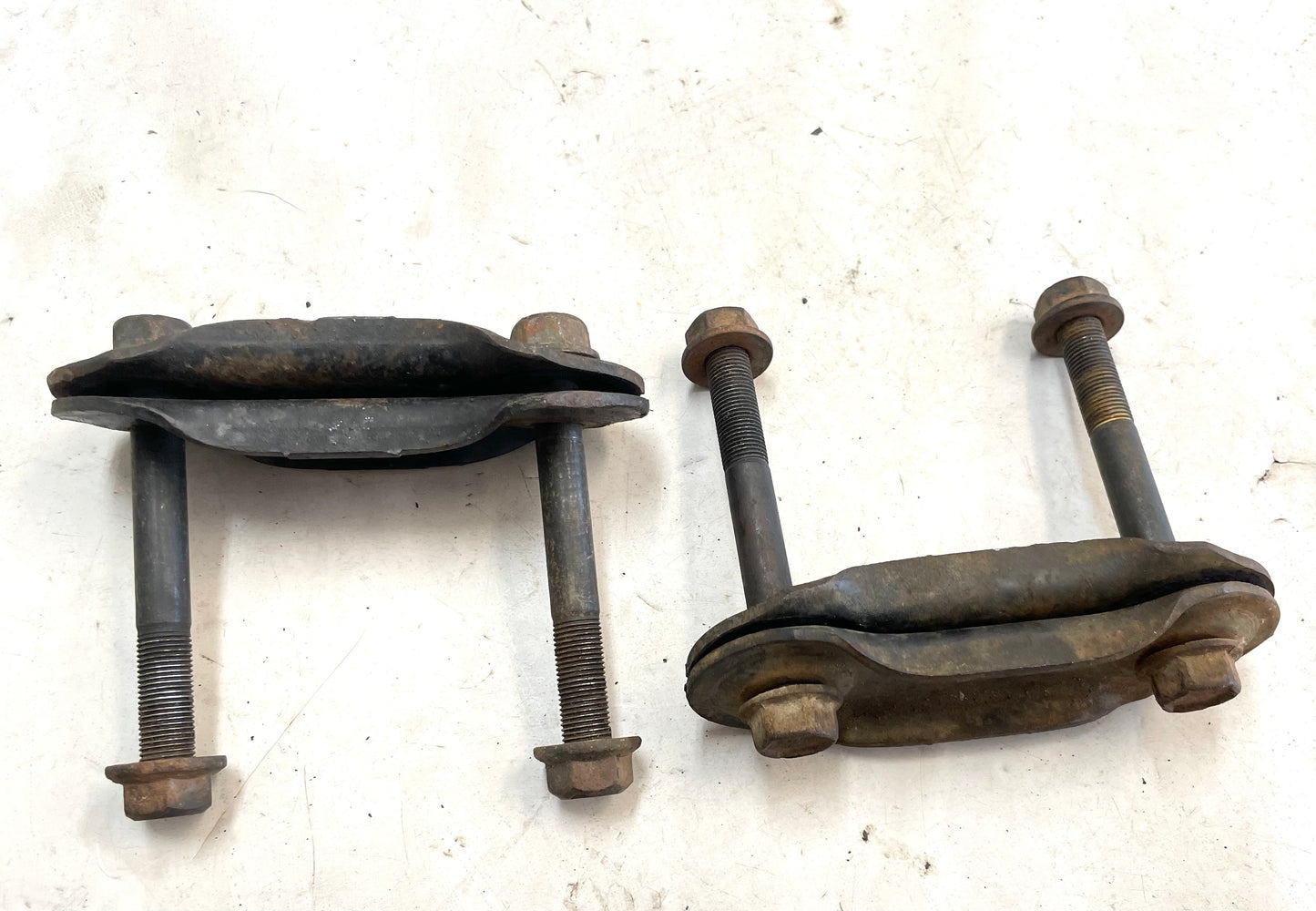 Jeep YJ shackles with bolts 87-95 Wrangler Front and Back leaf springs FREE SHIP