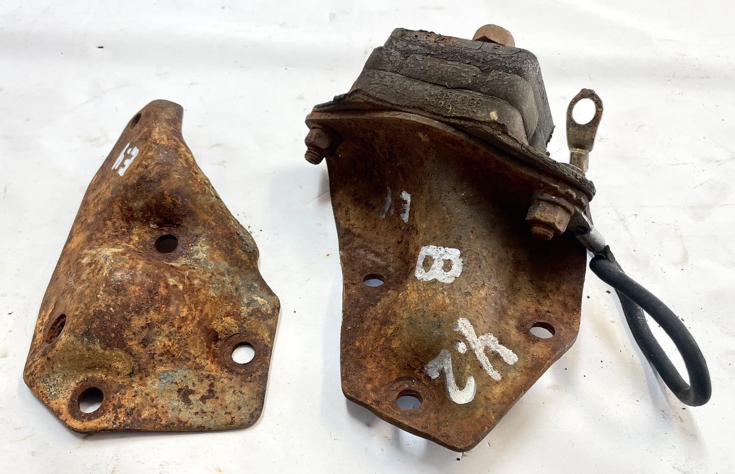 Jeep CJ 6 cylinder motor mounts 4.2 258 232ci CJ5 CJ7 CJ8 AMC engine side