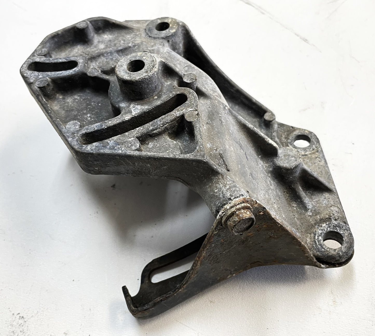 Jeep YJ XJ power steering pump bracket 53007617 91-95 Wrangler Cherokee 2.5 4.0