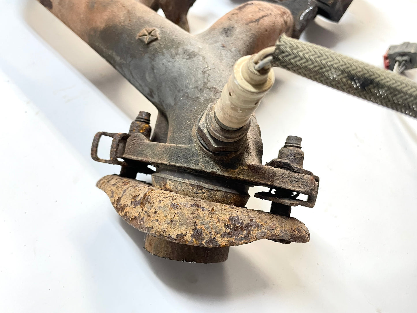 Exhaust Manifold For 00-06 Jeep Wrangler TJ 4.0 six cylinder 53010195 53010198