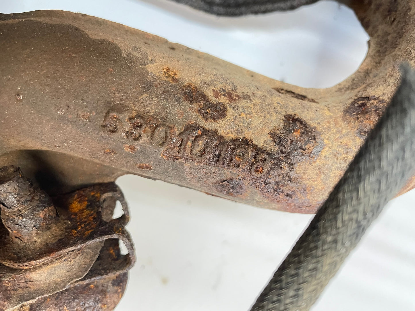 Exhaust Manifold For 00-06 Jeep Wrangler TJ 4.0 six cylinder 53010195 53010198