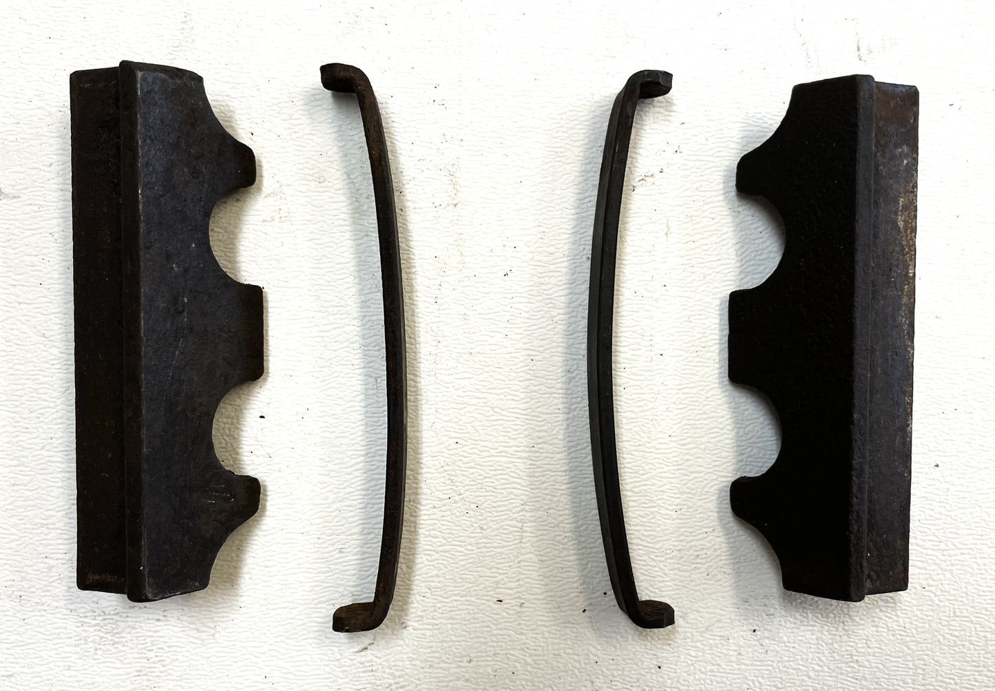 Jeep CJ Disc Brake Caliper Retainer Bracket CJ5 CJ7 CJ8 AMC 78-81 Pair