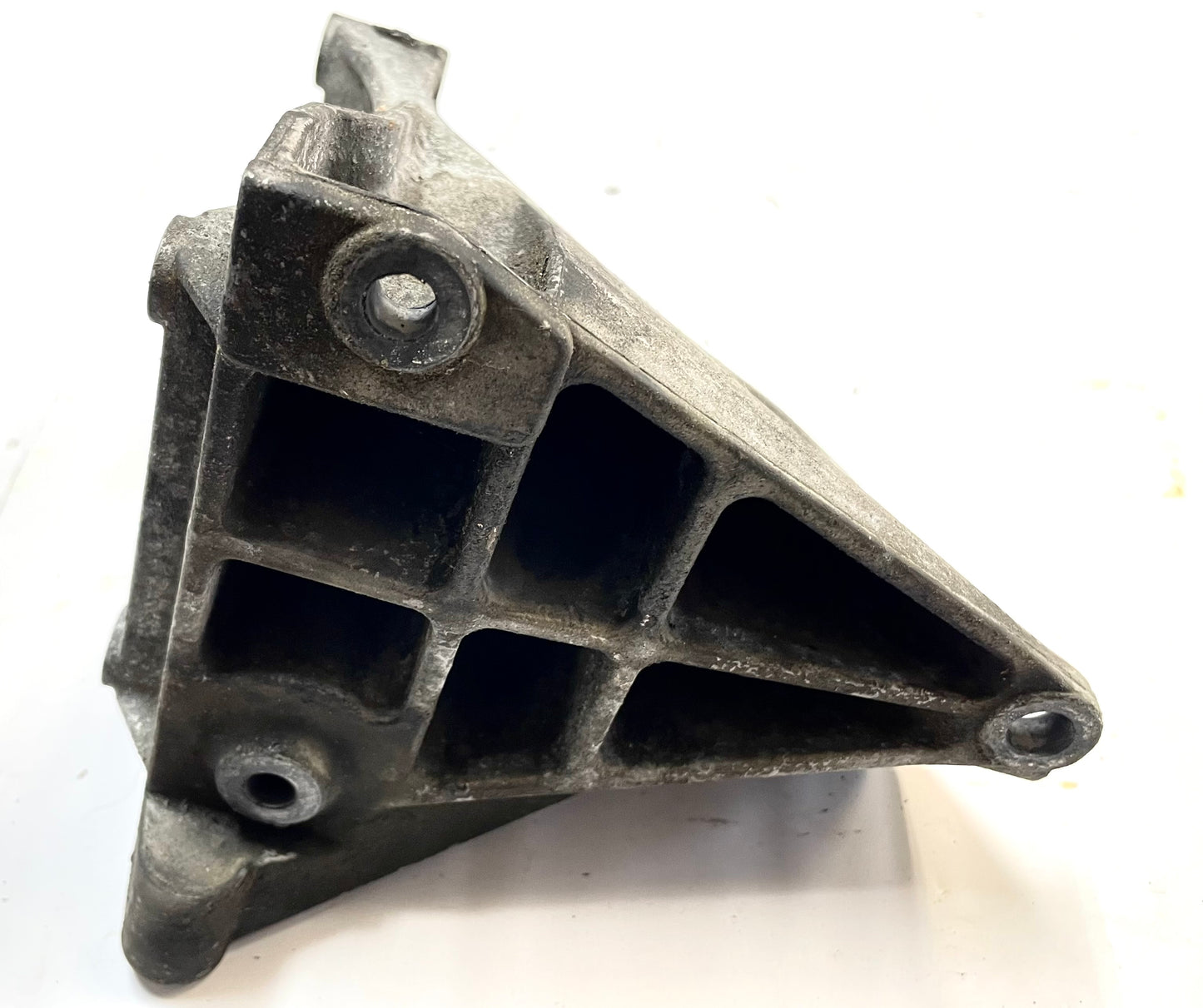 Soporte de montaje del compresor de aire acondicionado del alternador superior del Jeep Wrangler 53007602 YJ 