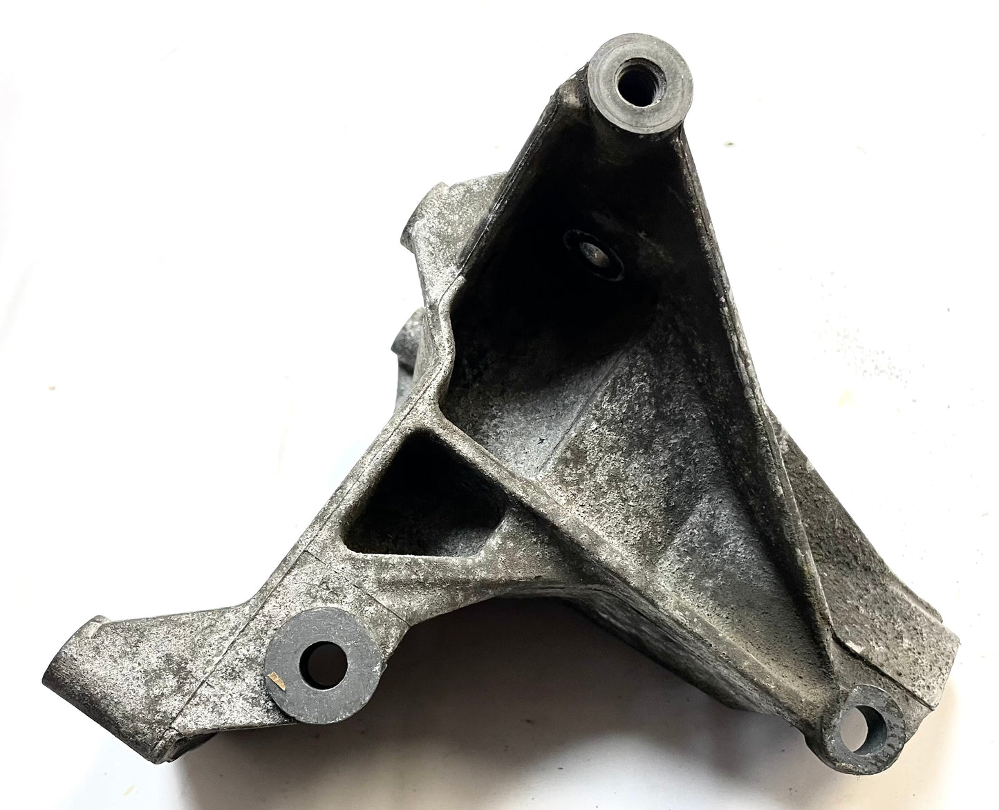 Soporte de montaje del compresor de aire acondicionado del alternador superior del Jeep Wrangler 53007602 YJ 