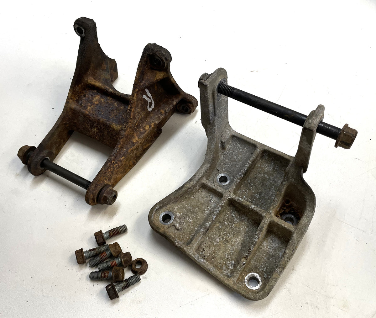 Jeep YJ 2.5 motor mounts engine bracket Left and Right side 91-95 Wrangler