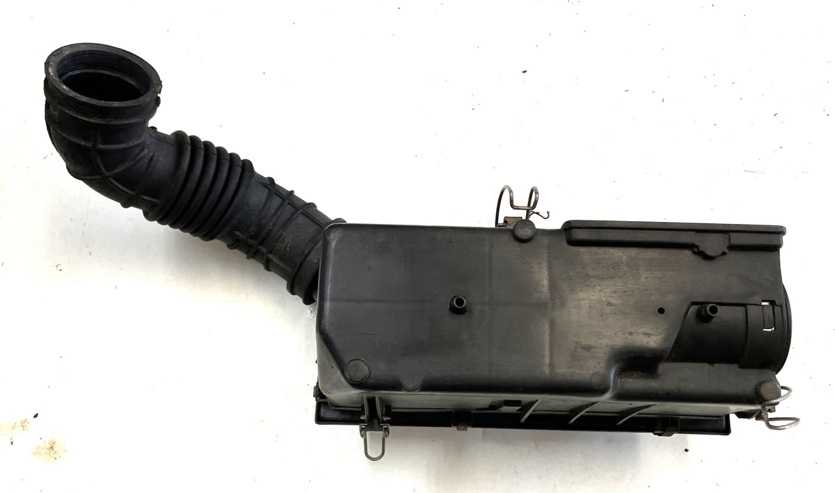 Jeep YJ 2.5 four cylinder Air Cleaner Air Filter Box Intake fits 91-95 Wrangler