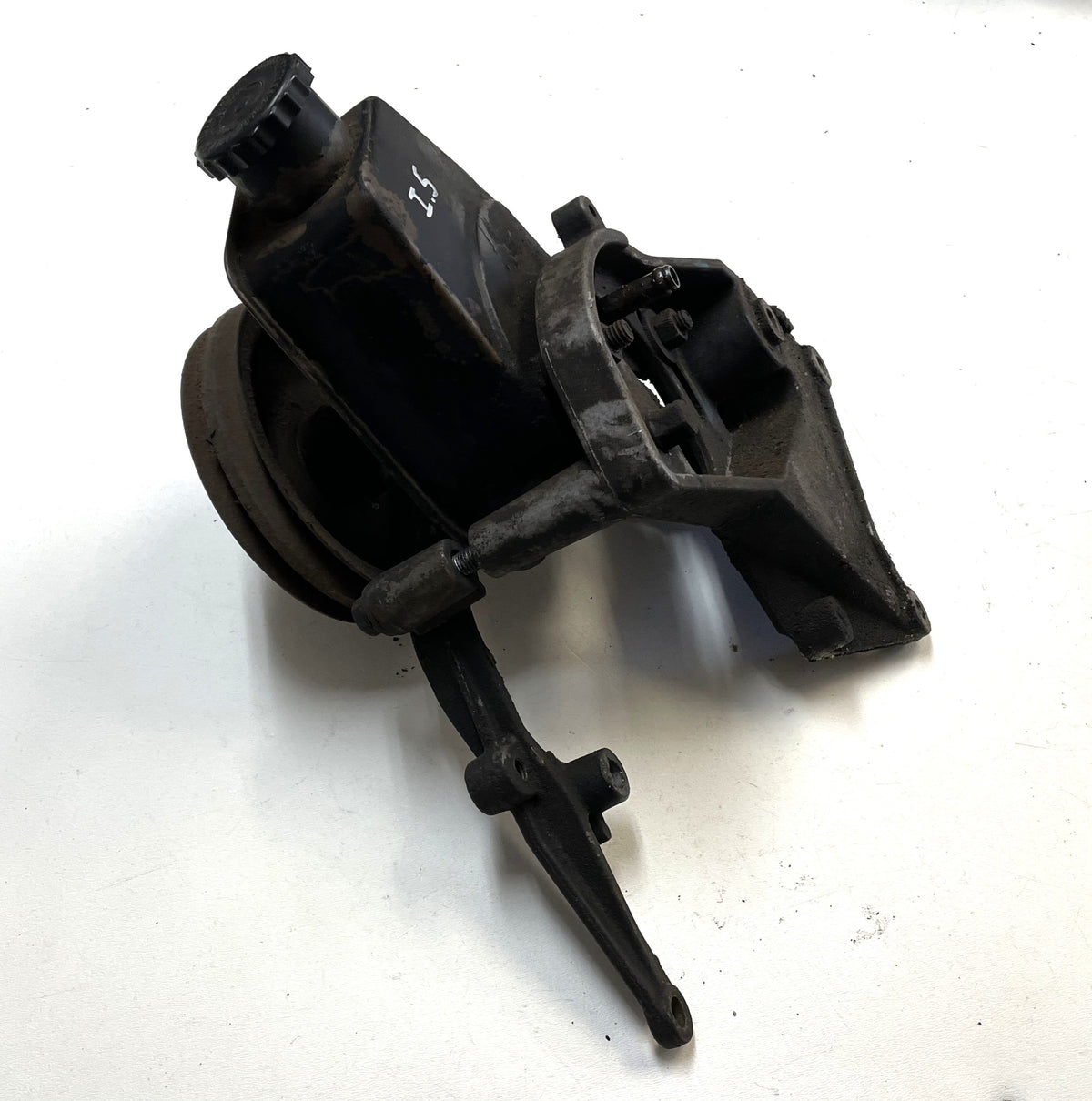 Bomba de dirección asistida Jeep V8 y soportes AMC 304 360 401 CJ5 CJ7 J10 Wagoneer FSJ. 