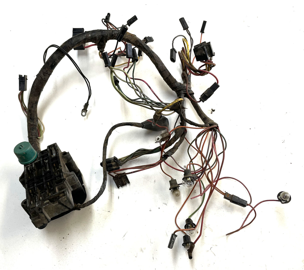 El cableado del arnés de cables debajo del tablero del Jeep CJ5 CJ7 se adapta al bloque de fusibles CJ 76 77 LEER ANUNCIO 