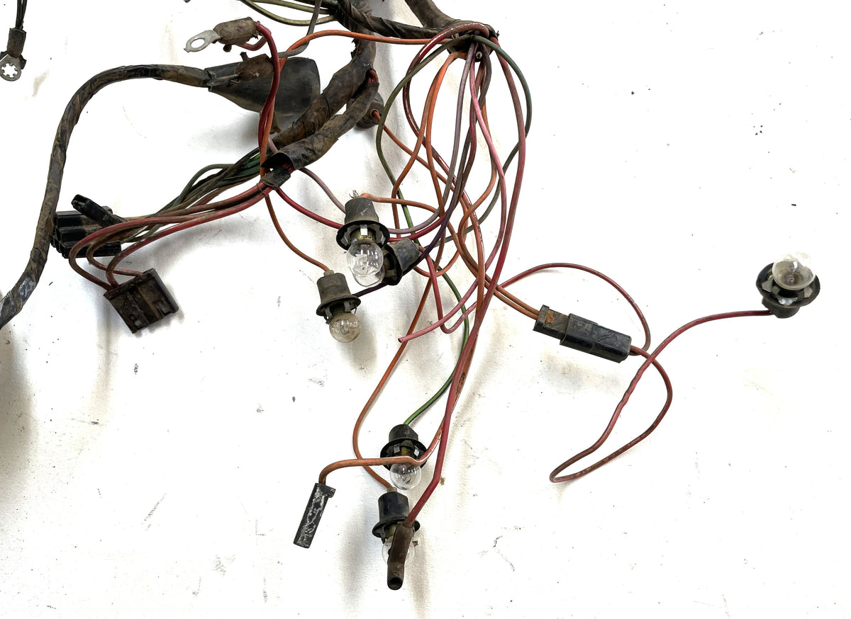 El cableado del arnés de cables debajo del tablero del Jeep CJ5 CJ7 se adapta al bloque de fusibles CJ 76 77 LEER ANUNCIO 