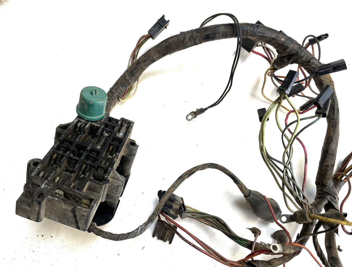 El cableado del arnés de cables debajo del tablero del Jeep CJ5 CJ7 se adapta al bloque de fusibles CJ 76 77 LEER ANUNCIO 