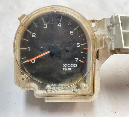 BROKEN Jeep YJ speedometer tachometer gauge cluster 92-95 Wrangler 56009504