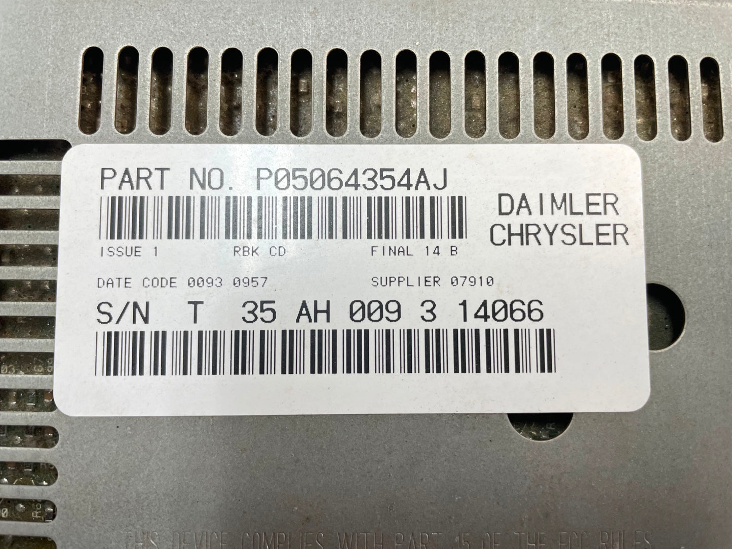 Jeep TJ Wrangler  Factory Radio 05064354AJ fits 03-06 CD player AM FM