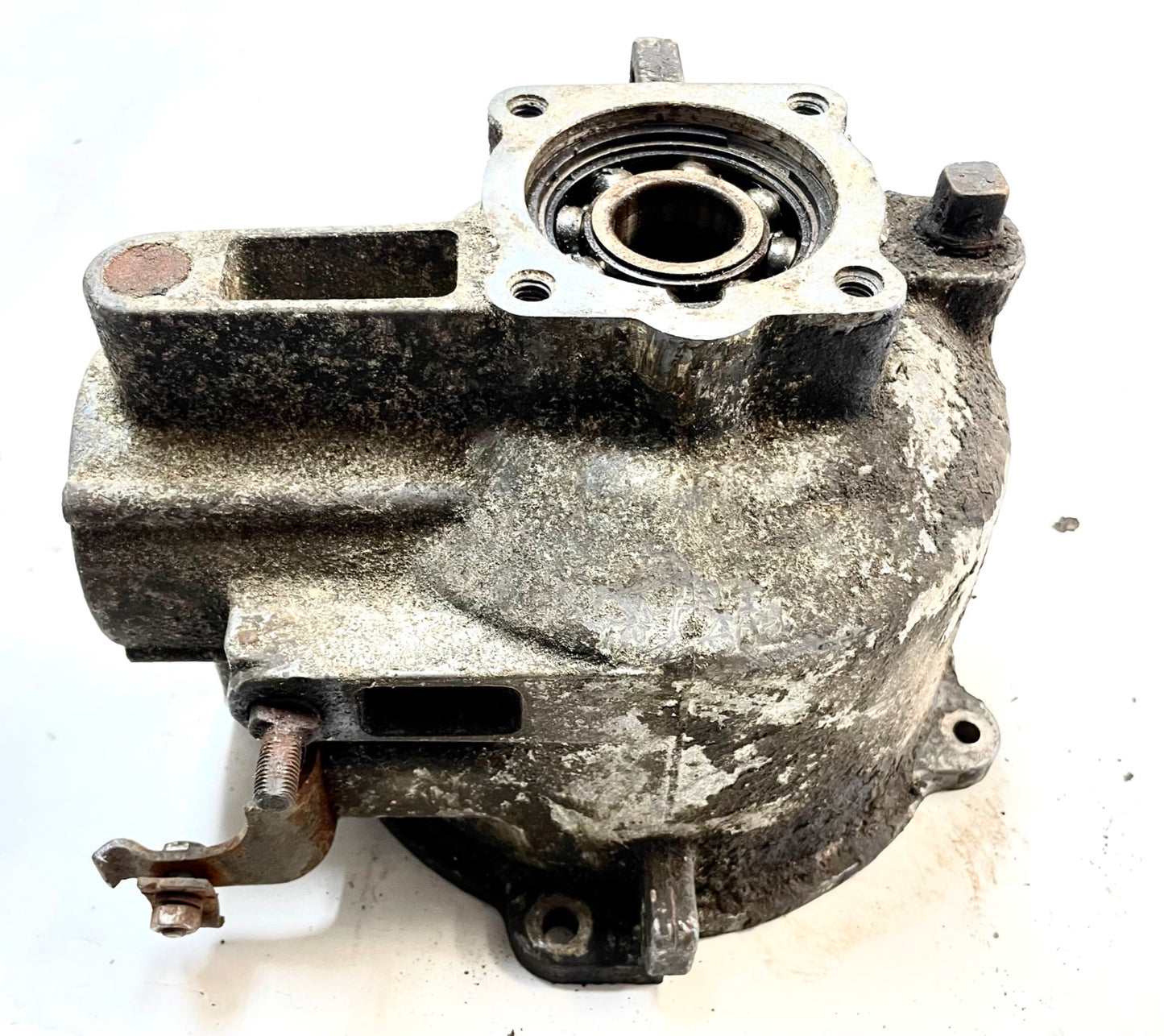 Jeep Quadratrac transfer case low range CASE only BW 1339 1305 reduction unit