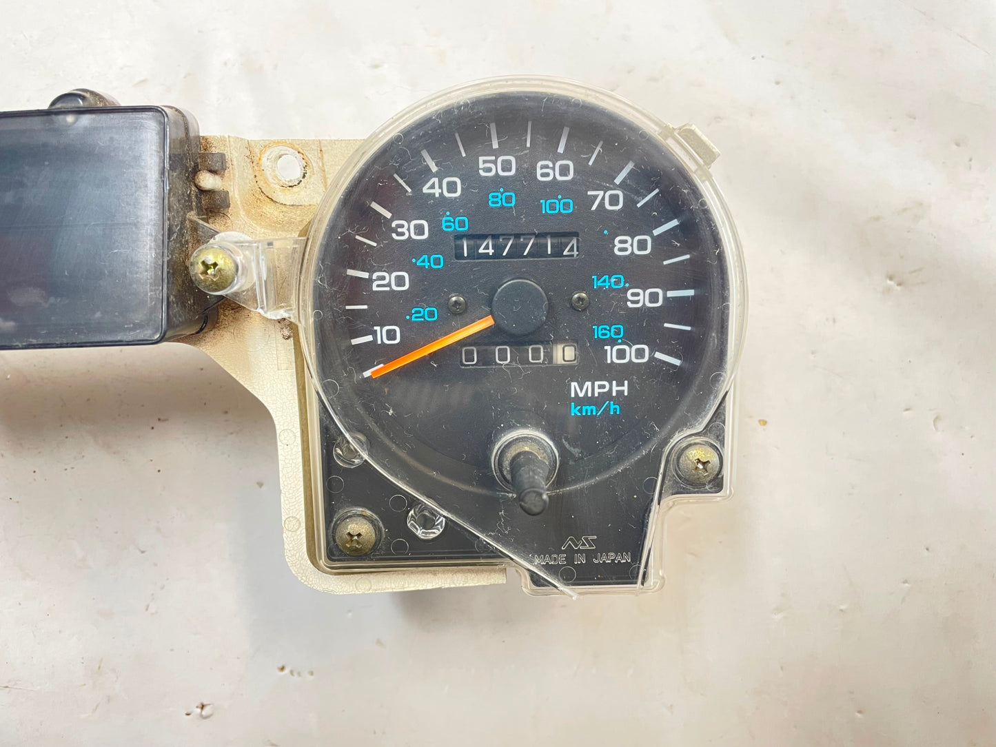 Jeep YJ Wrangler gauge cluster speedometer tachometer 147,714 gauges fits 92-95