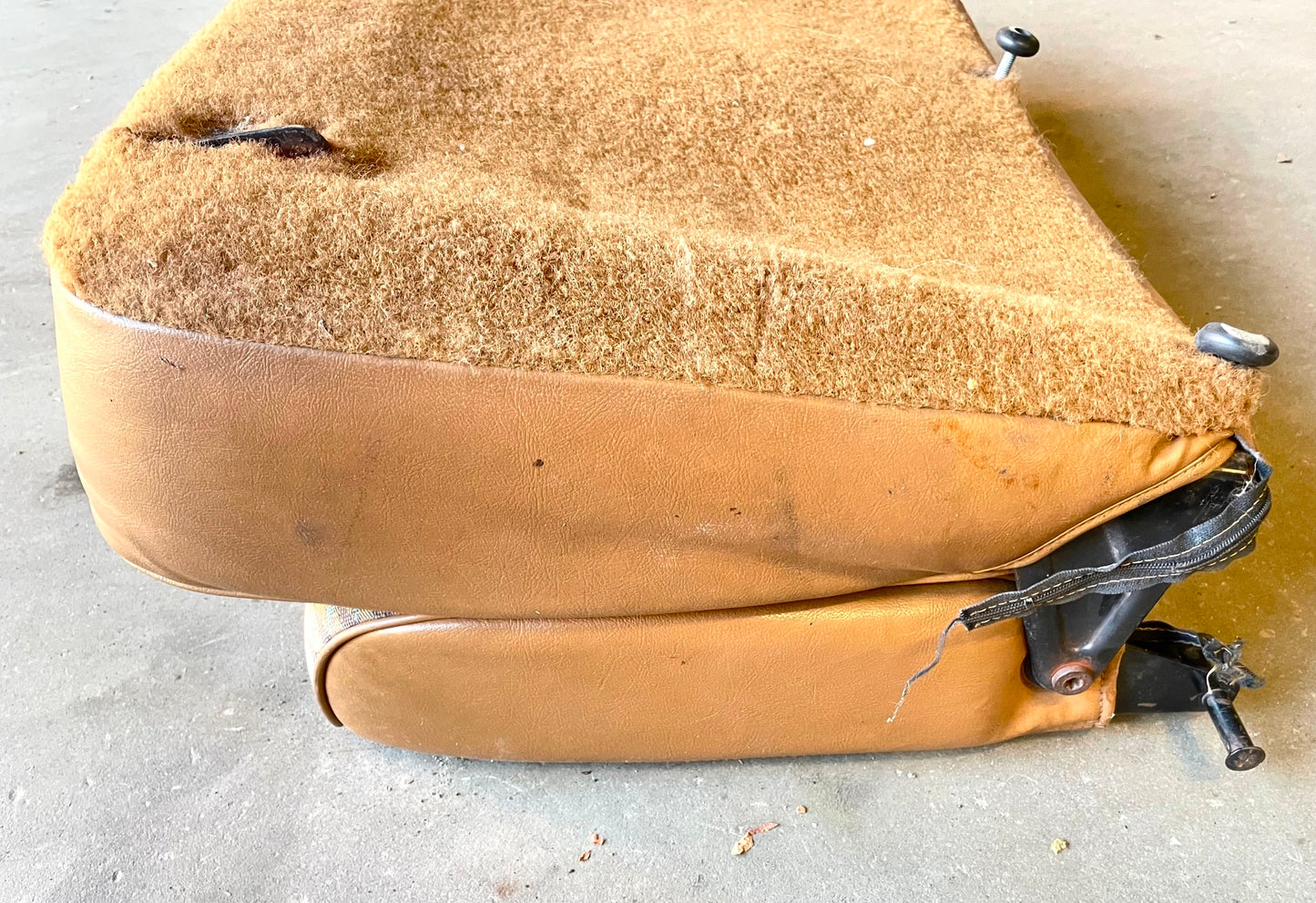 Jeep YJ Wrangler back seat with bracket CJ7 Tan Spice factory folding Rio Grande