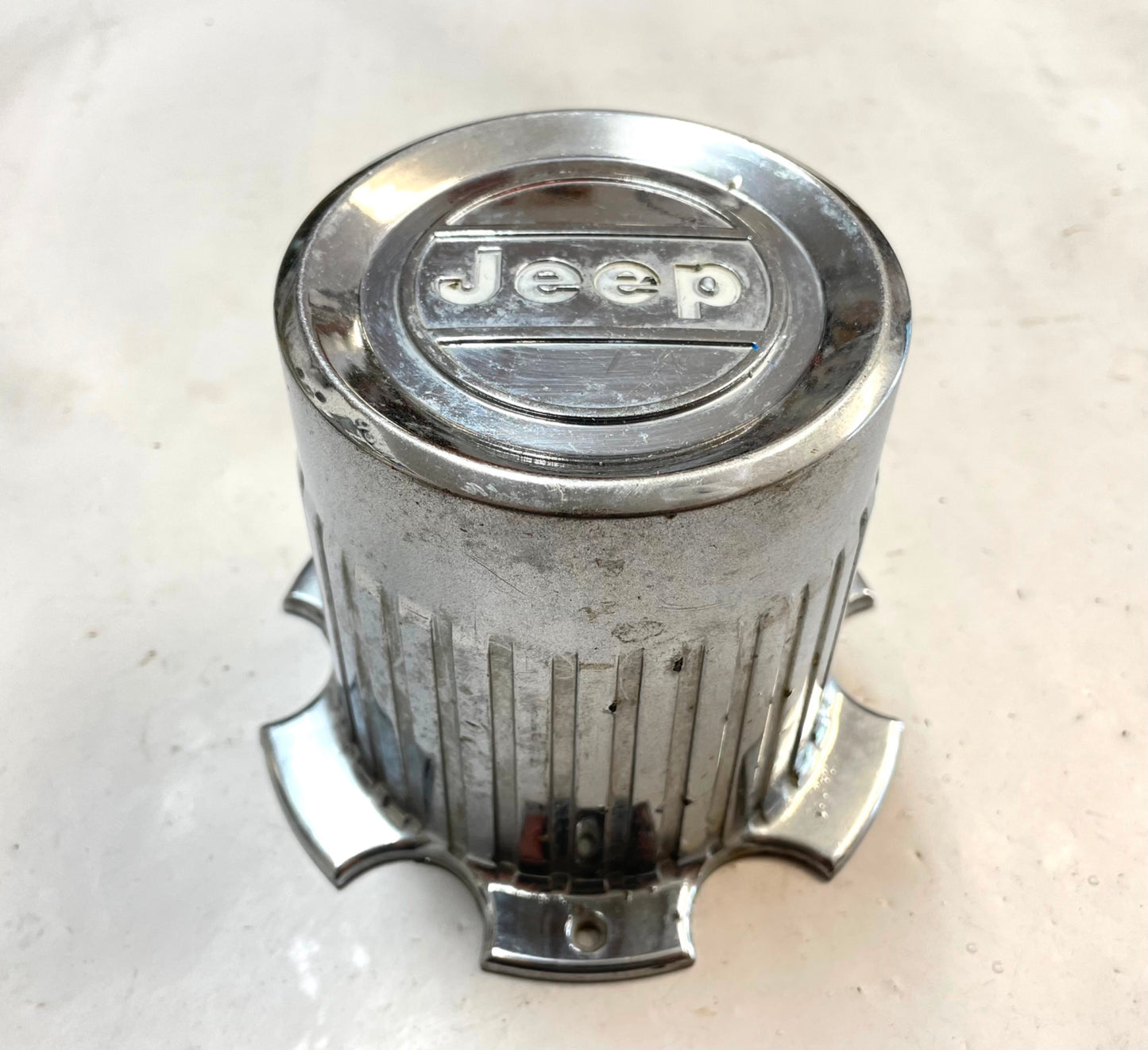 Full Size Jeep 6 lug wheel center cap 5359619 5352792 chrome Cherokee J10